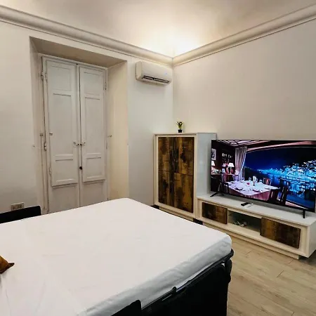 My House Daire Roma